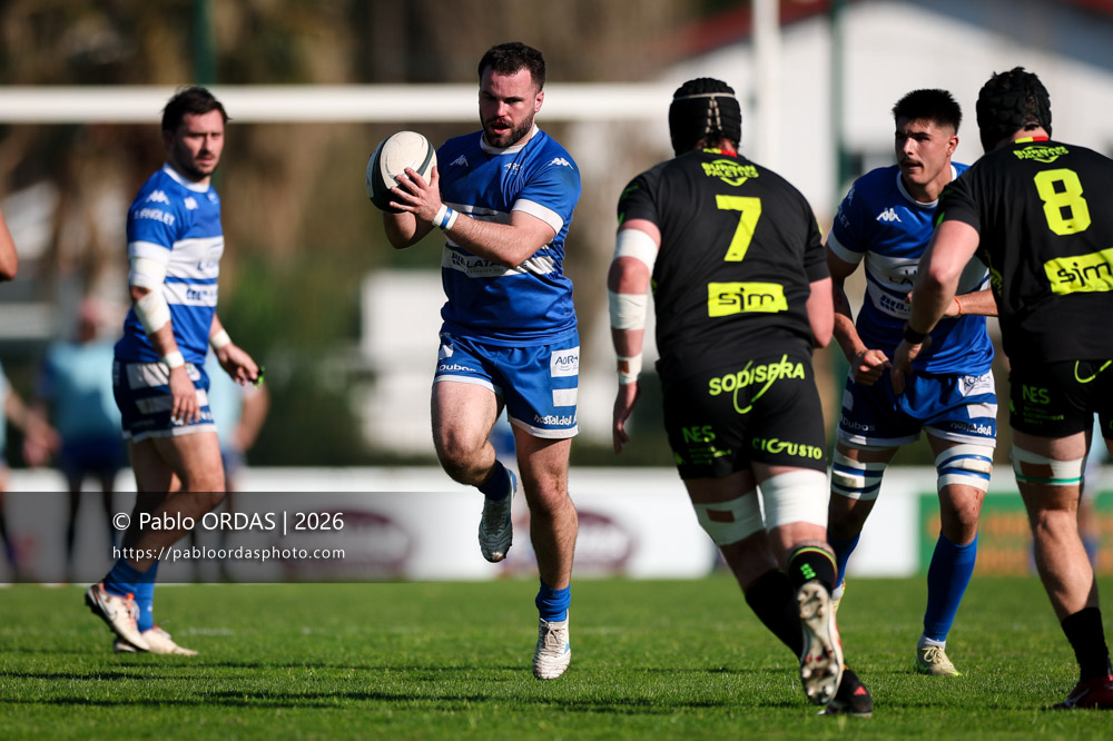 Max Bru, lors du match de Nationale 2 entre l'Anglet olympique et Orléans, le 1er mars 2026 au stade Saint-Jean d'Anglet, France (Photo Pablo ORDAS)