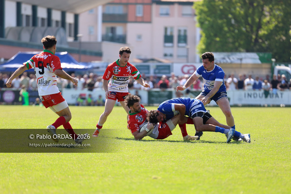 Antton Pribat, Iban Tsouladzé, lors du match de Nationale 2 entre l'Anglet olympique et Mauléon, le 19 avril 2026 au stade Saint-Jean d'Anglet, France (Photo Pablo ORDAS)
