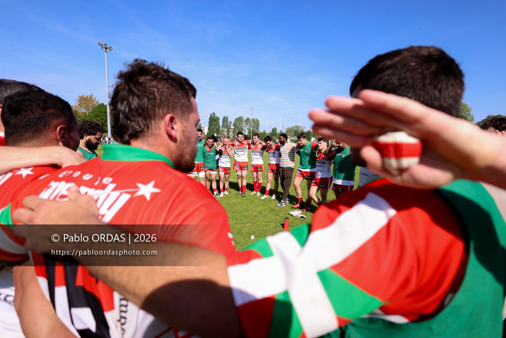 Florian Aguer, Aurélien Donnadieu, Hugo Jezequellou, lors du match de Nationale 2 entre l'Anglet olympique et Mauléon, le 19 avril 2026 au stade Saint-Jean d'Anglet, France (Photo Pablo ORDAS)