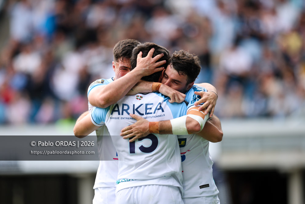 Guillaume Martocq, Baptiste Germain, lors du match de Top 14 entre l'Aviron bayonnais et la Section paloise, le 18 avril 2026 au stade Jean Dauger de Bayonne, France (Photo Pablo ORDAS)