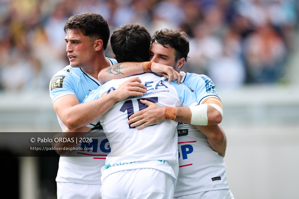 Guillaume Martocq, Baptiste Germain, lors du match de Top 14 entre l'Aviron bayonnais et la Section paloise, le 18 avril 2026 au stade Jean Dauger de Bayonne, France (Photo Pablo ORDAS)