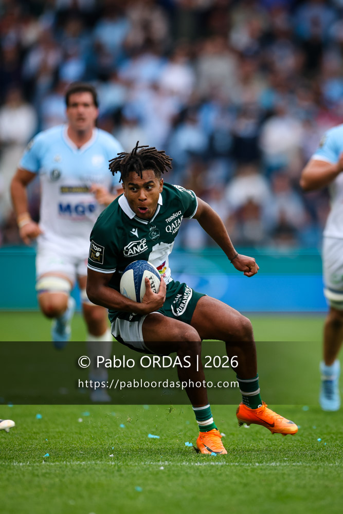 Théo Attissogbe, Thibault Daubagna, lors du match de Top 14 entre l'Aviron bayonnais et la Section paloise, le 18 avril 2026 au stade Jean Dauger de Bayonne, France (Photo Pablo ORDAS)