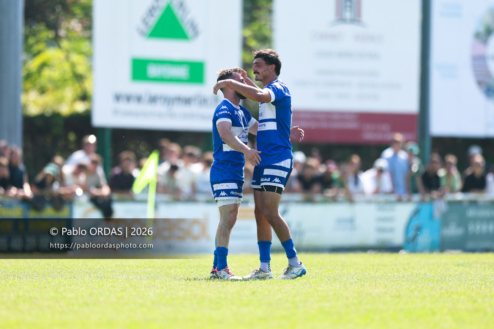 Bastien Fischer, Iban Tsouladzé, lors du match de Nationale 2 entre l'Anglet olympique et Mauléon, le 19 avril 2026 au stade Saint-Jean d'Anglet, France (Photo Pablo ORDAS)