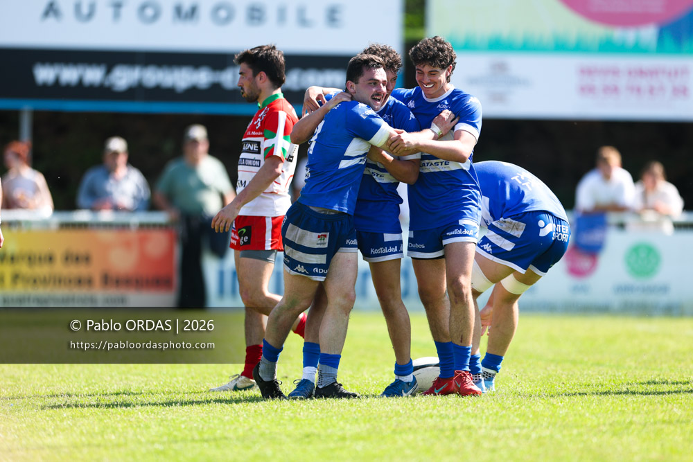 Bixente Layan, Johane Idiart, Eliot August, lors du match de Nationale 2 entre l'Anglet olympique et Mauléon, le 19 avril 2026 au stade Saint-Jean d'Anglet, France (Photo Pablo ORDAS)