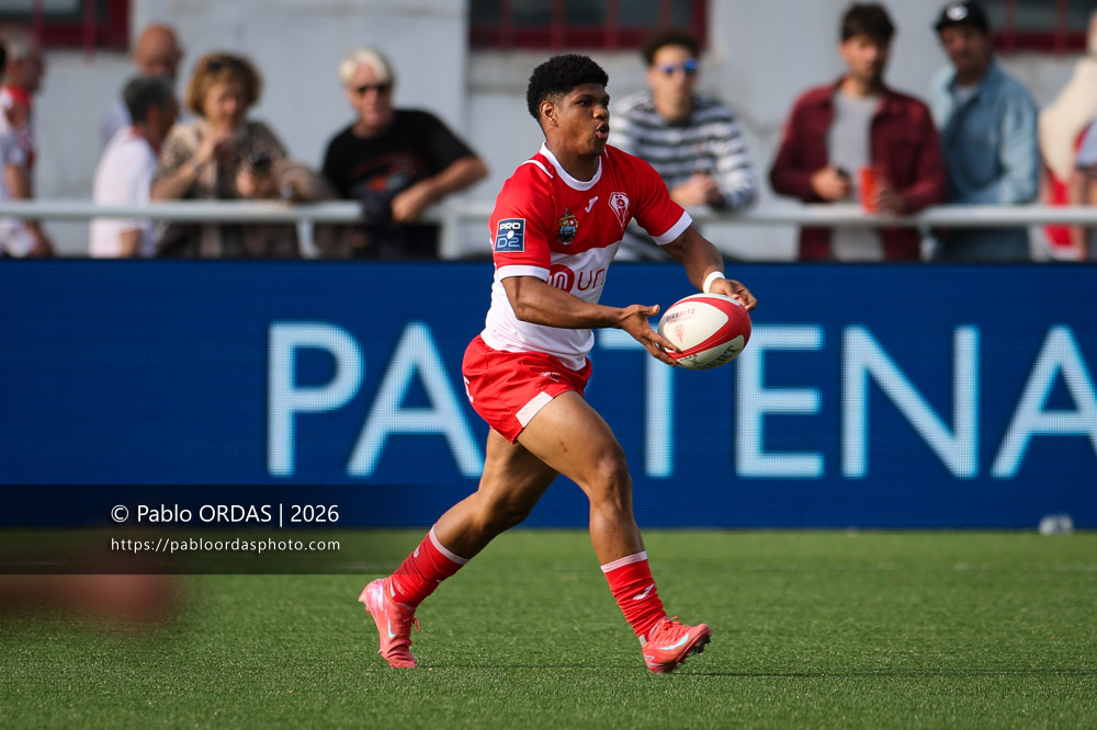 Joe Jonas, lors du match de Pro D2 entre le Biarritz olympique et Colomiers, le 24 avril 2026 au stade Aguiléra de Biarritz, France (Photo Pablo ORDAS)