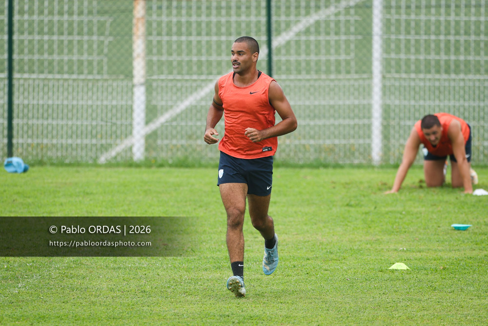 Noa Traversier, lors d'un entraînement avec l'Aviron bayonnais, le 30 juillet 2026 au stade Jean Dauger de Bayonne, France (Photo Pablo ORDAS)