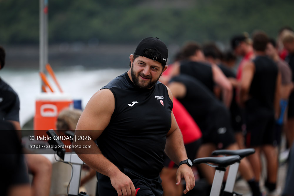 Giorgi Nutsubidze, lors d'un entraînement avec le Biarritz olympique, le 10 juillet 2026 à la Côte des Basques de Biarritz, France (Photo Pablo ORDAS)