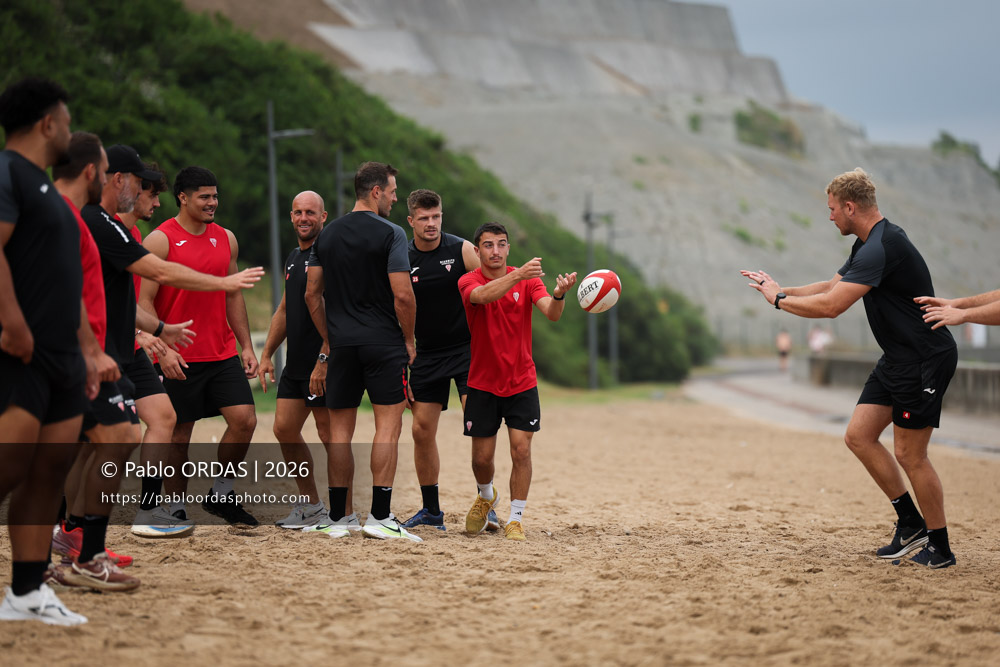 Hugo Mazas, lors d'un entraînement avec le Biarritz olympique, le 10 juillet 2026 à la Côte des Basques de Biarritz, France (Photo Pablo ORDAS)