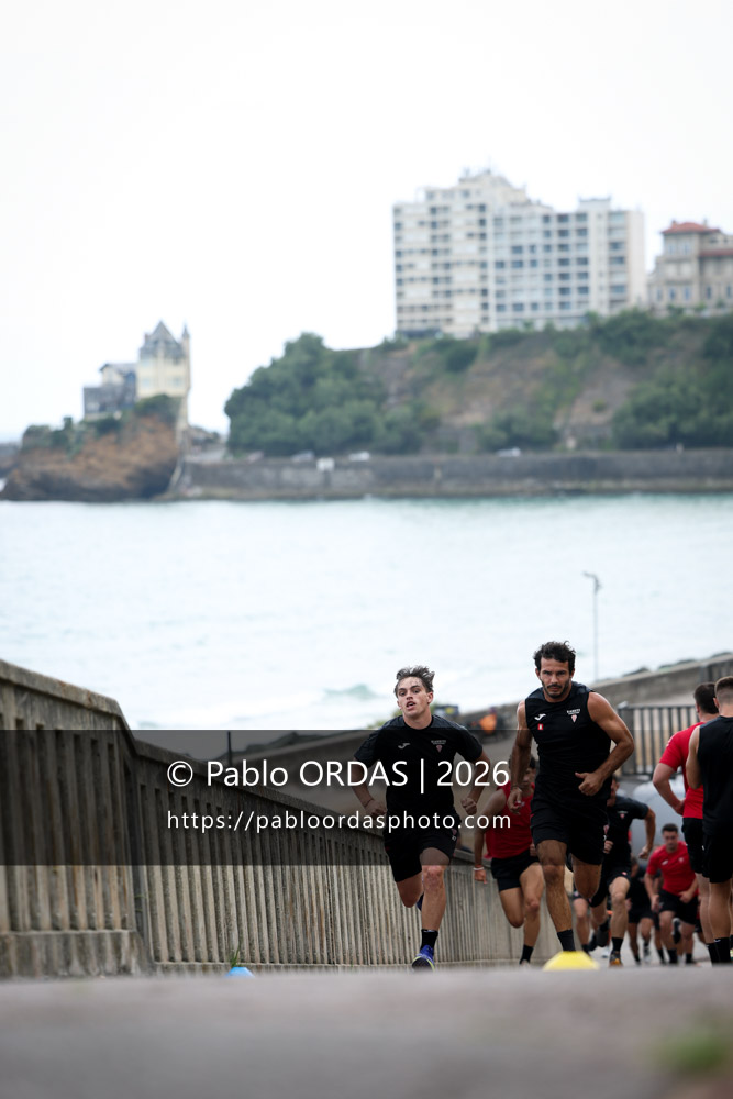 Anoa Laurent, Arthur Bonneval, lors d'un entraînement avec le Biarritz olympique, le 10 juillet 2026 à la Côte des Basques de Biarritz, France (Photo Pablo ORDAS)
