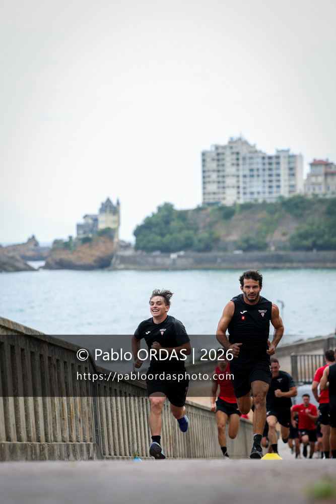 Anoa Laurent, Arthur Bonneval, lors d'un entraînement avec le Biarritz olympique, le 10 juillet 2026 à la Côte des Basques de Biarritz, France (Photo Pablo ORDAS)