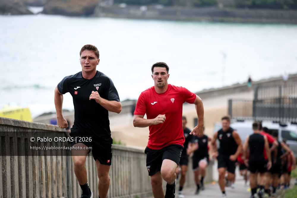 Thomas Dolhagaray, Edgar Retière, lors d'un entraînement avec le Biarritz olympique, le 10 juillet 2026 à la Côte des Basques de Biarritz, France (Photo Pablo ORDAS)