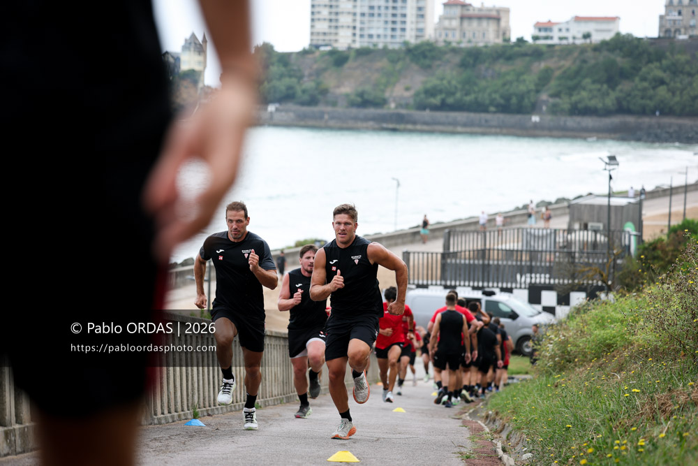 Kylian Jaminet, Bastien Guillemin, lors d'un entraînement avec le Biarritz olympique, le 10 juillet 2026 à la Côte des Basques de Biarritz, France (Photo Pablo ORDAS)