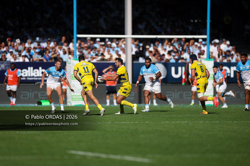 Harry Plummer, lors du match de Top 14 entre l'Aviron bayonnais et Clermont, le 19 septembre 2026 au stade Jean Dauger de Bayonne, France (Photo Pablo ORDAS)