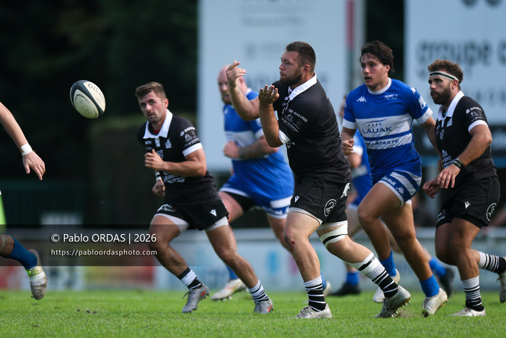Téo Bordenave, lors du match de Fédérale 1 entre l'Anglet olympique et le Stade bagnérais, le 4 octobre 2026 au stade Saint-Jean d'Anglet, France (Photo Pablo ORDAS)