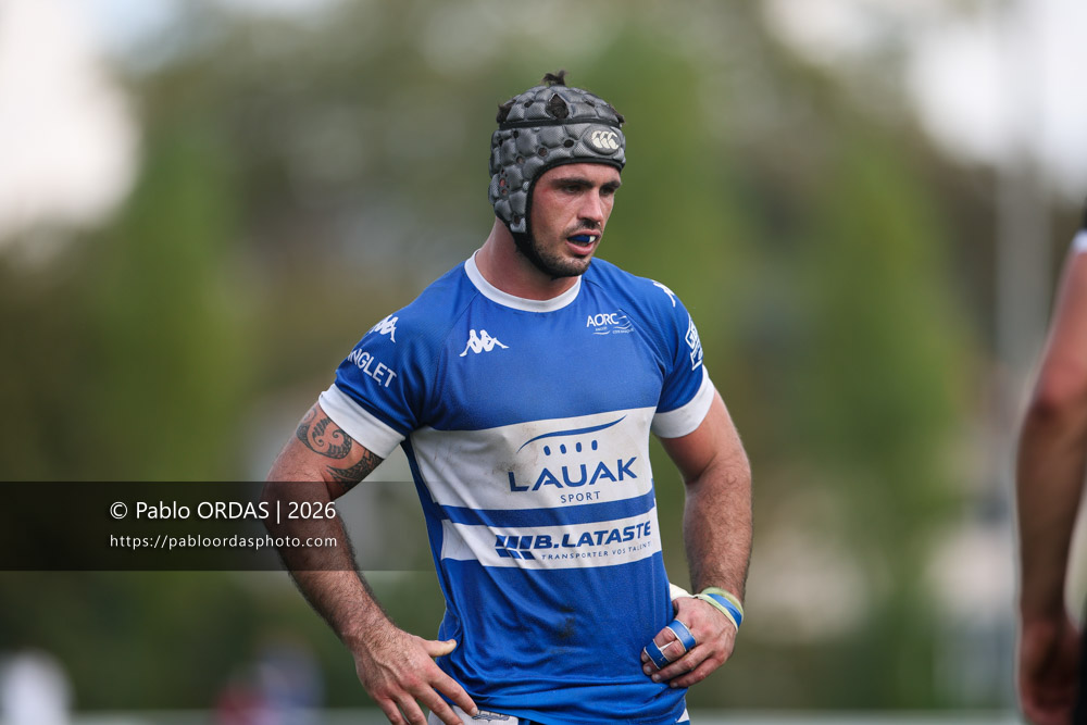 Maxime Egurrola, lors du match de Fédérale 1 entre l'Anglet olympique et le Stade bagnérais, le 4 octobre 2026 au stade Saint-Jean d'Anglet, France (Photo Pablo ORDAS)
