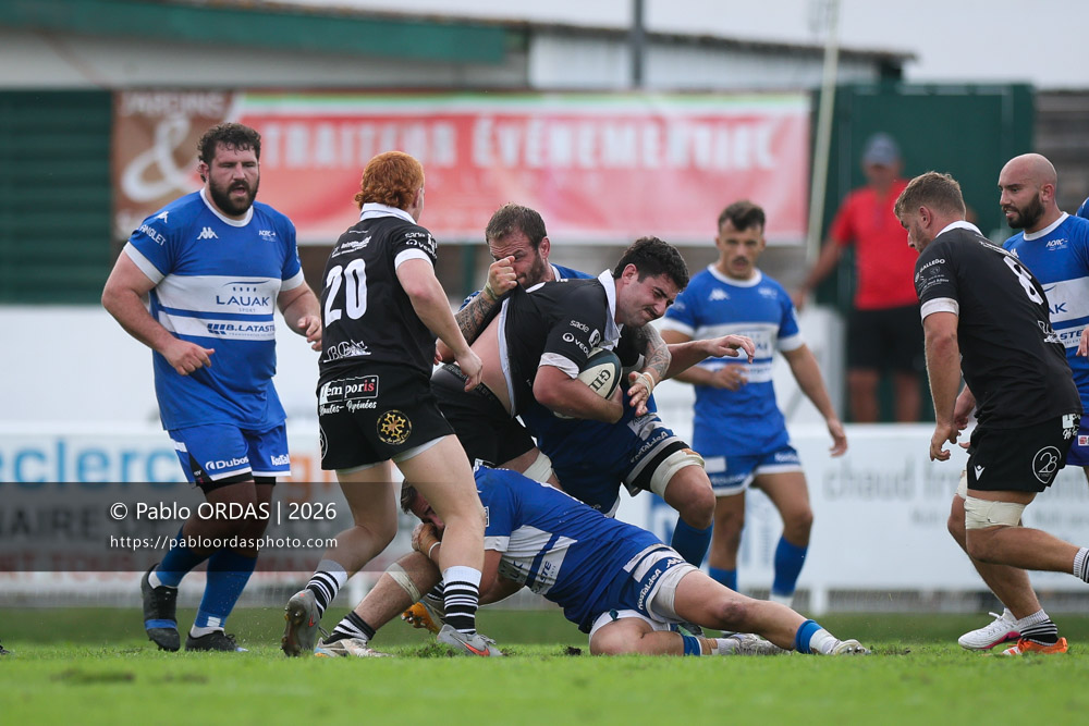 Maxime Capberbet, lors du match de Fédérale 1 entre l'Anglet olympique et le Stade bagnérais, le 4 octobre 2026 au stade Saint-Jean d'Anglet, France (Photo Pablo ORDAS)
